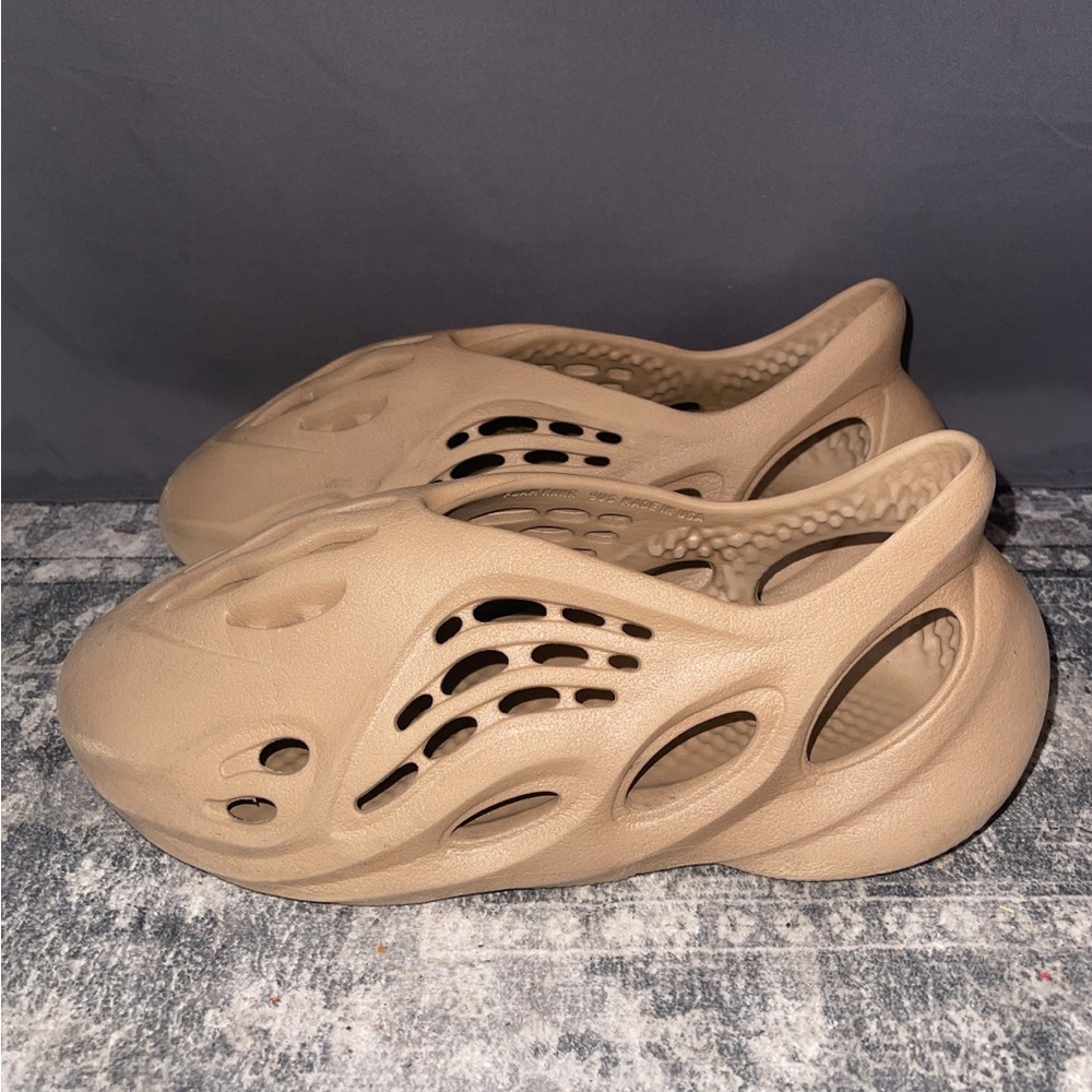 Yeezy - Picture 3 of 5
